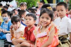 20201103045003.jpg -  ต๋ามฮีต ตวยฮอย ลอยกระทงยี่เป็ง (หนูน้อยนพมาศรุ่นจิ๋ว)  พ.ศ.2563 | https://www.abcm.ac.th