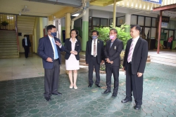 20200929092436(2).jpg - นายอำนาจ วิชยานุวัติ เลขาธิการคณะกรรมการการศึกษาขั้นพื้นฐาน พร้อมด้วยผู้บริหารของสำนักงานคณะกรรมการการศึกษาขั้นพื้นฐาน ได้มาตรวจเยี่ยมโรงเรียนในด้านการจัดการเรียนการสอนในสถานการณ์การแพร่ระบาดของเชื้อไวรัส COVID-19 | https://www.abcm.ac.th